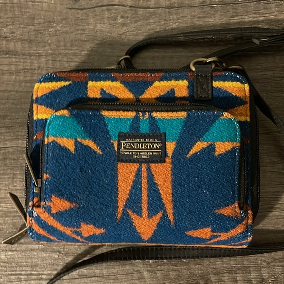 Pendleton Crossbody Purse - Picture 2 of 8